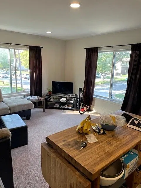 3 bed, 969 sqft, $1,860 — Photo 3