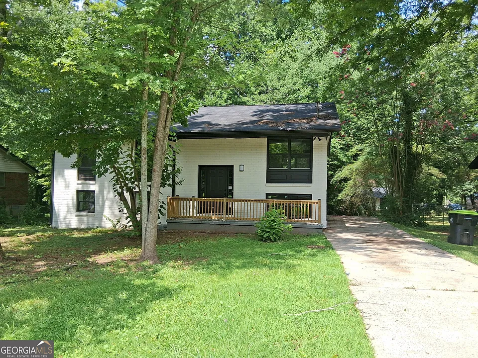8229 Queens Dr