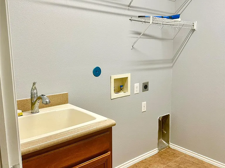 714 Honeysuckle Vine Dr — Photo 12