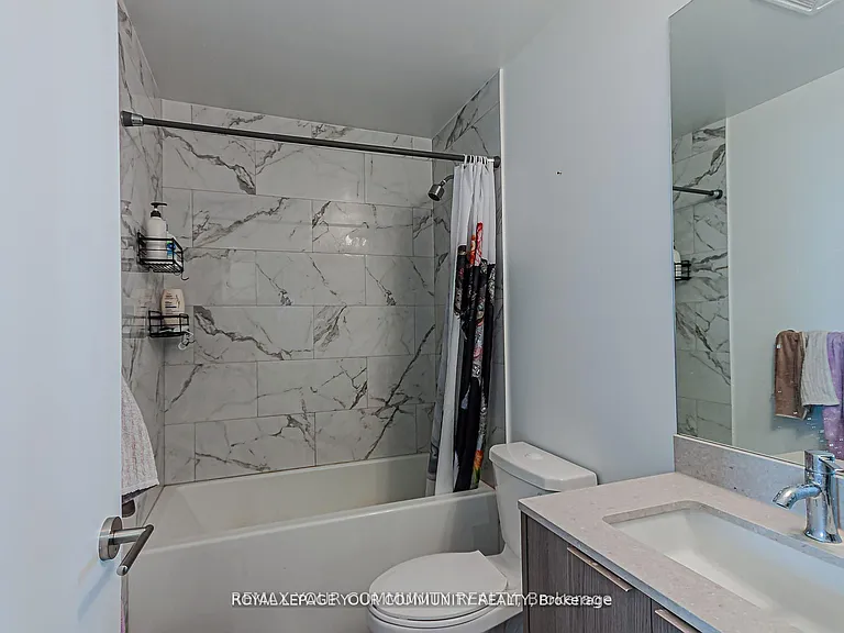 36 Manor Rd E #1302 — Photo 10