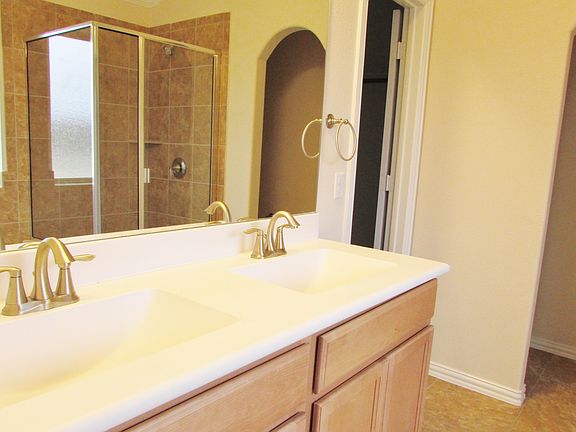 5th image of 230 Woodhaven Trl
