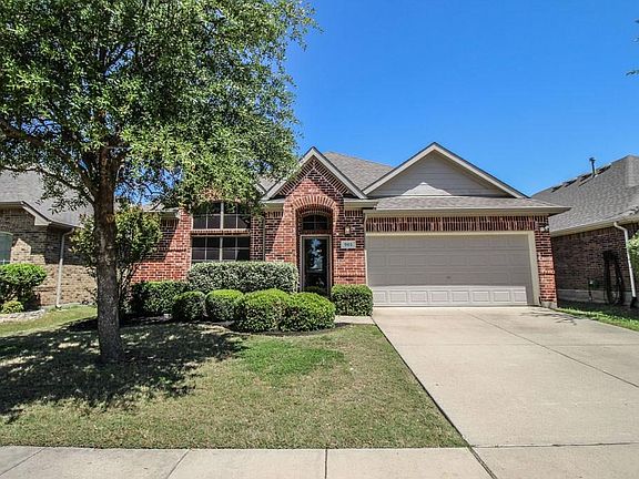 3rd image of 905 Lake Hollow Dr