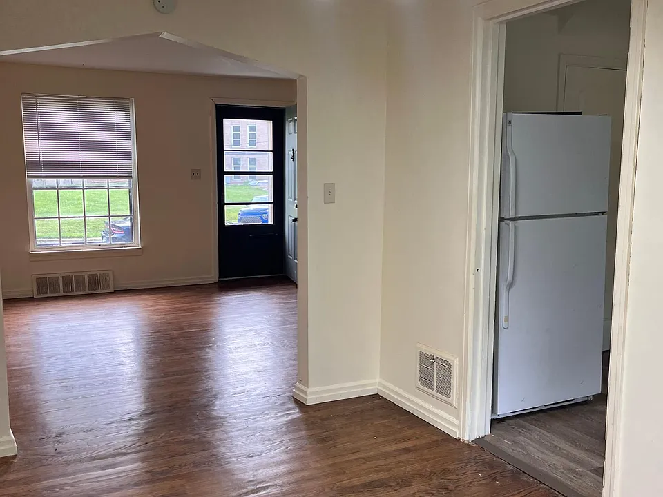 32 Seminary Ave #B