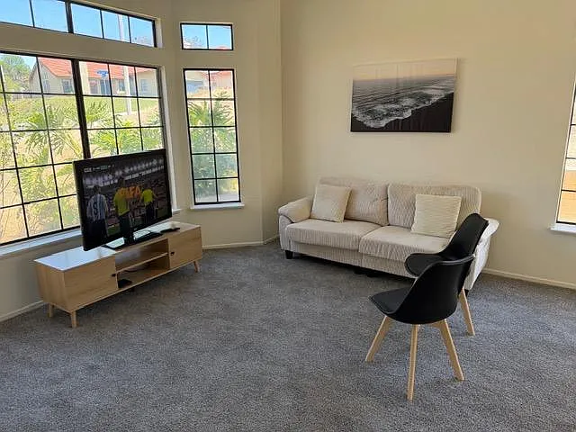 4 bed, 3.0 bath, 2650 sqft, $1,083 — Photo 2