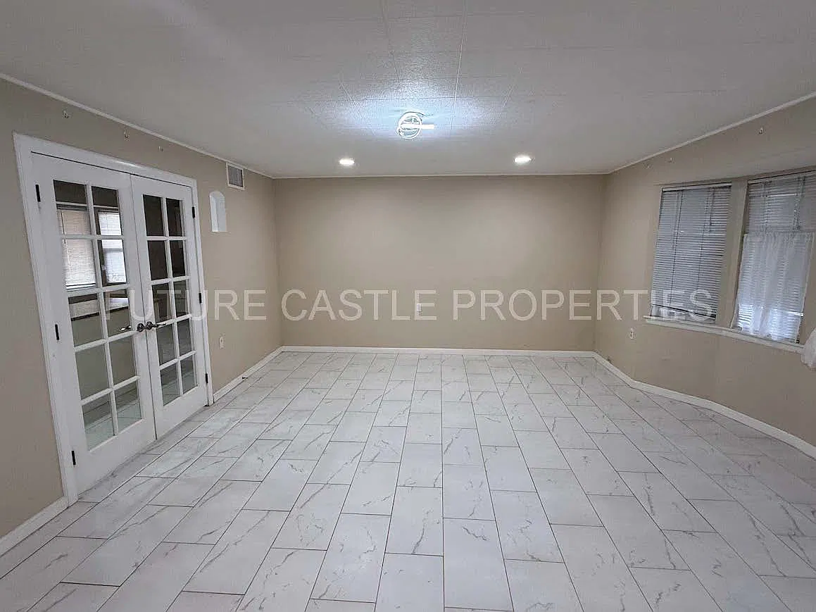 1901 Grande Boulevard Southeast - 1 — Photo 4