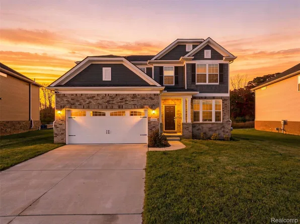 58582 Blackstone Way, South Lyon, MI 48178