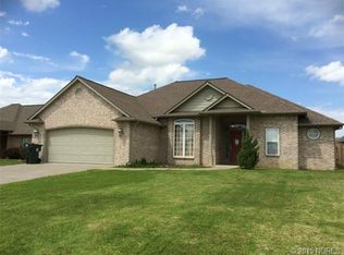 520 Valhalla Dr, Muskogee, OK 74403