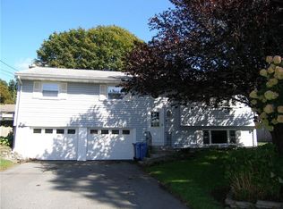 4 Smithfield Dr, Middletown, RI 02842