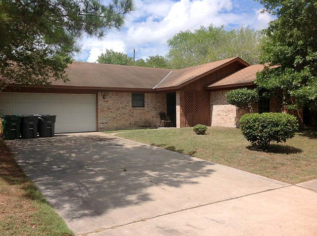 1st image of 216 Briarmeadow Ln