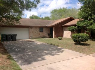 216 Briarmeadow Ln, Victoria, TX 77904