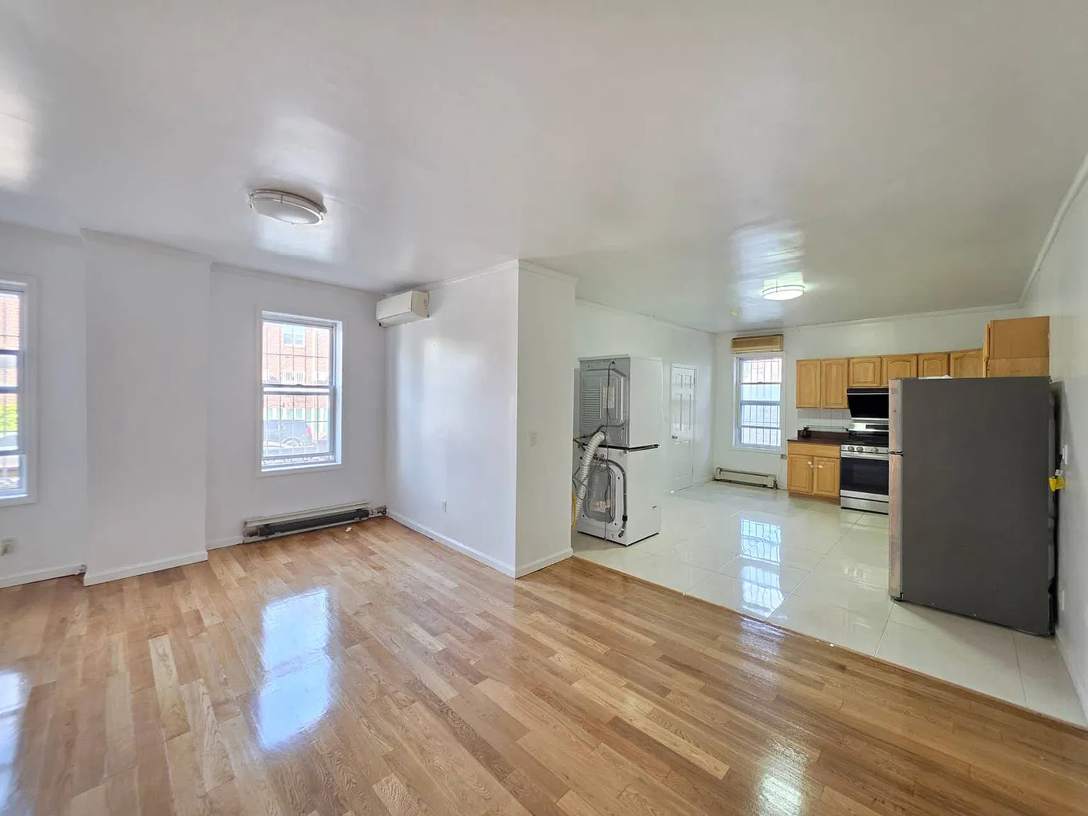 2 bed, 800 sqft, $3,000 — Photo 3
