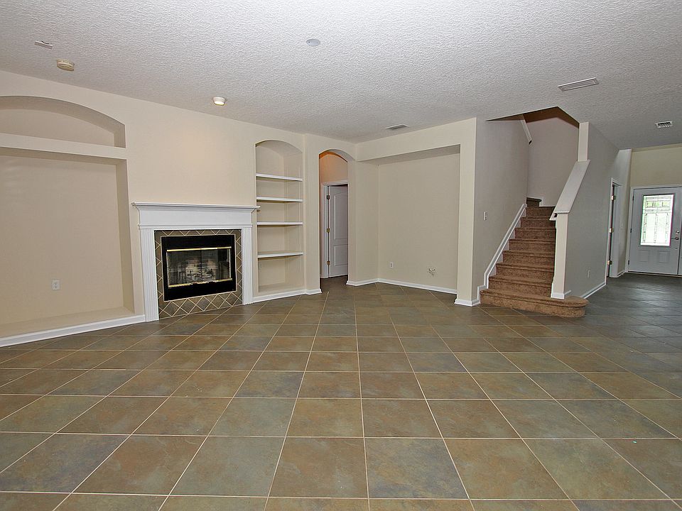 1st image of 141 Carden Pl
