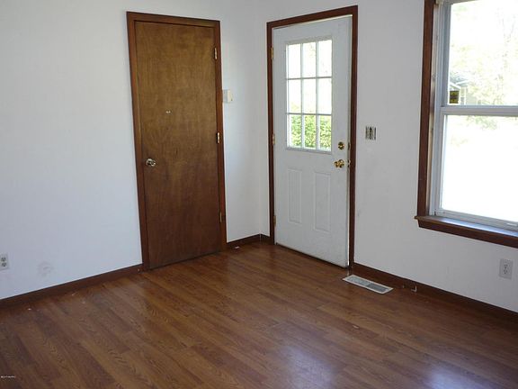 5th image of 87 E Grand Circle Ave