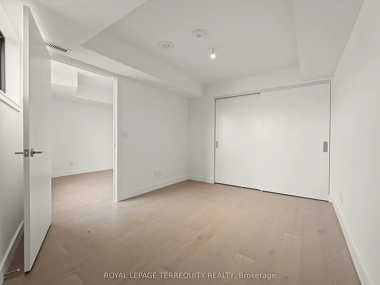 160 Kingsway Cres #213 — Photo 14