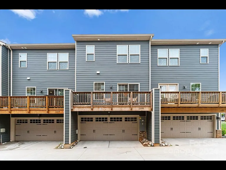 1233 Queen Lyon Ct — Photo 25