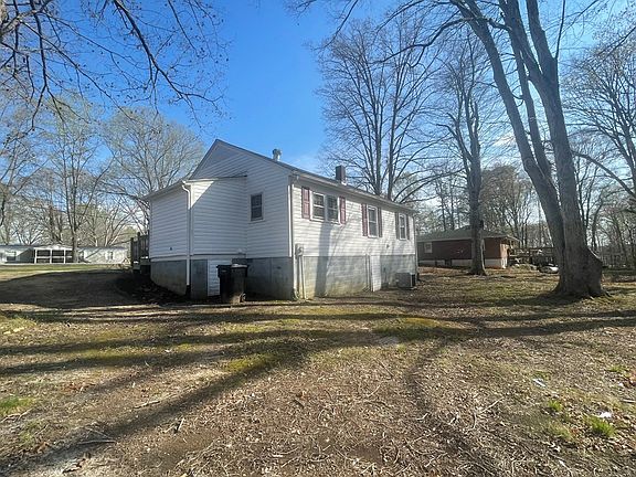 3rd image of 2524 Beechwood Ln