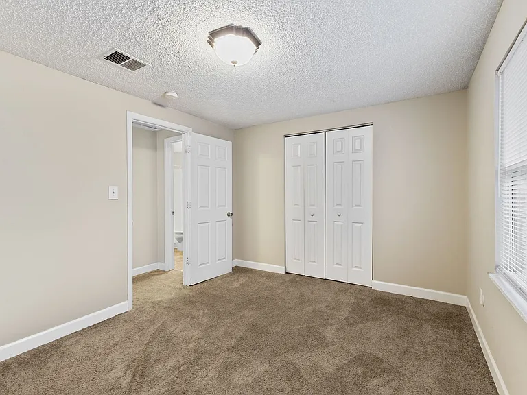 Balsam Avenue Apartments - The Courts — Photo 36