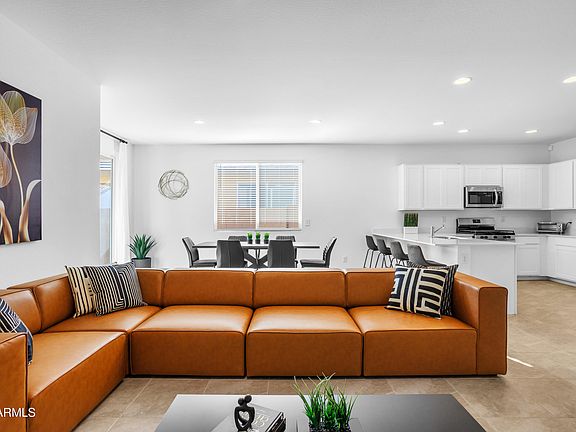 3rd image of 15557 W KENDALL Street