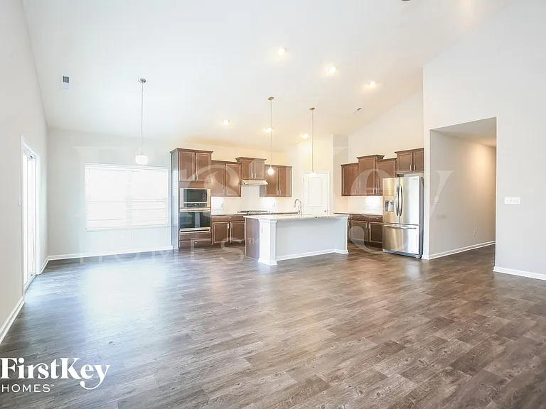 6612 Laurelwood Dr — Photo 4