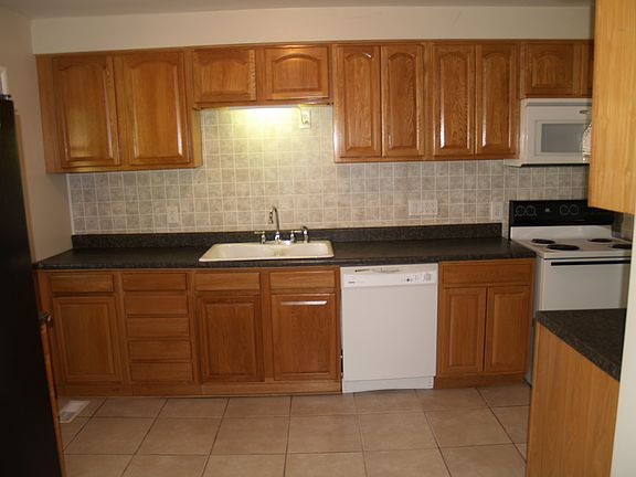 3rd image of 7612 Dalglen Dr