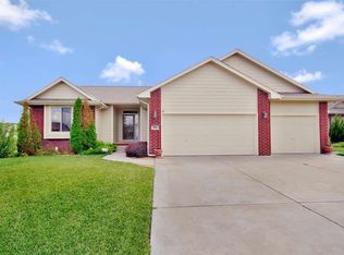 611 W Fieldstone Ct, Andover, KS 67002