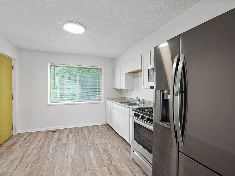 117 Elizabeth St — Photo 7