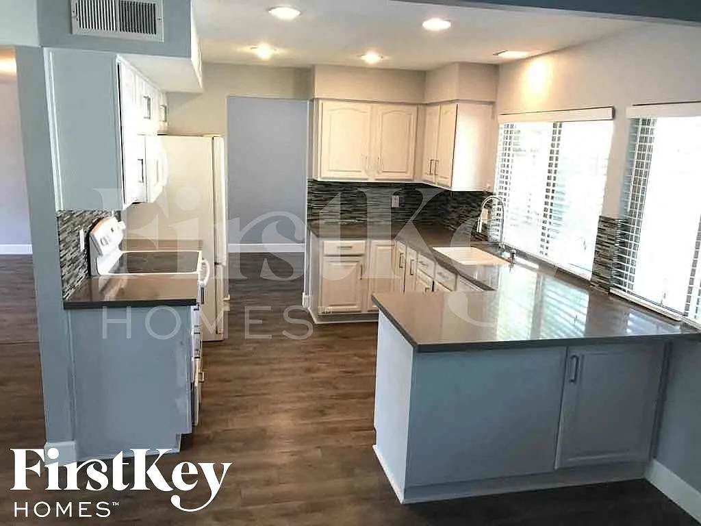 4 bed, 2.0 bath, 1820 sqft, $2,780 — Photo 3