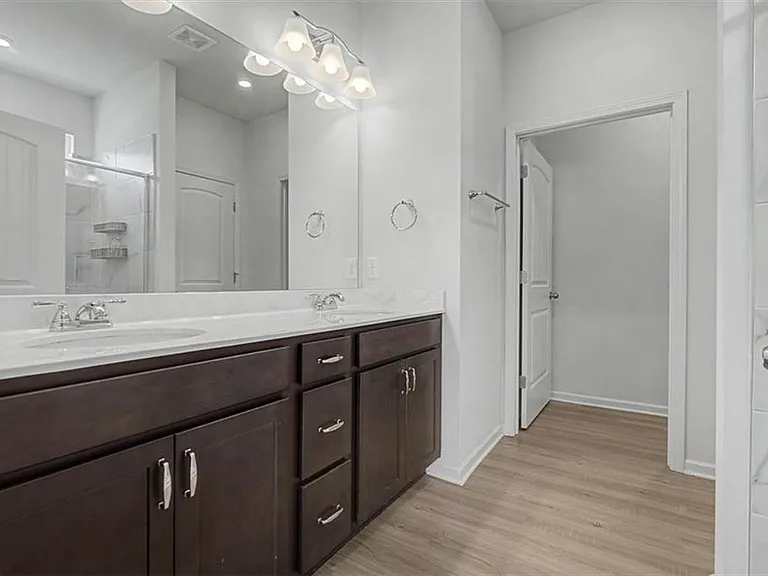 514 Denton Dr — Photo 20