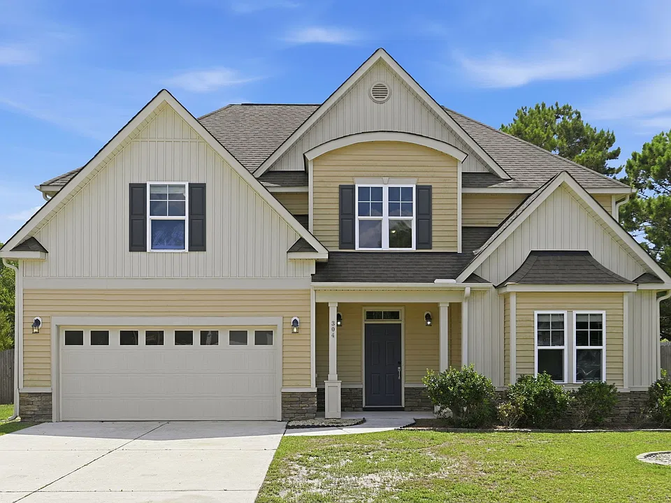 304 Plymouth Ln