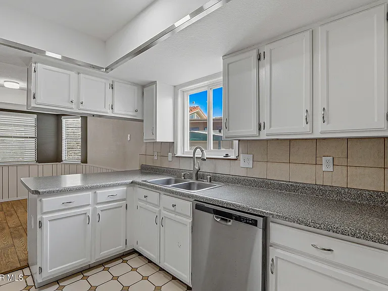604 La Chapa Ave — Photo 11