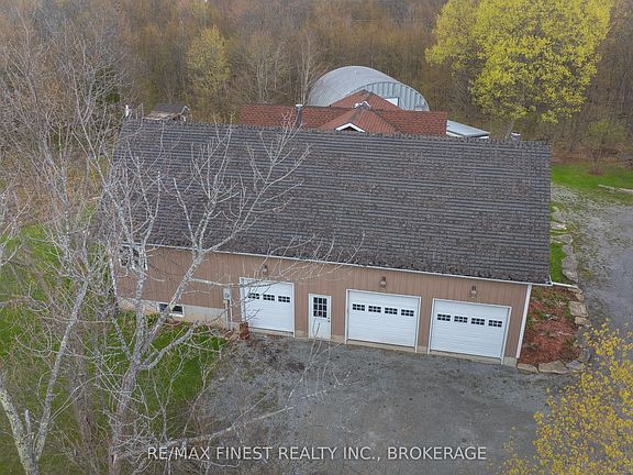3rd image of 2926 Lake Rd
