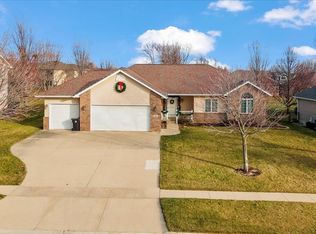 4204 Orchard Hill Dr, Cedar Falls, IA 50613