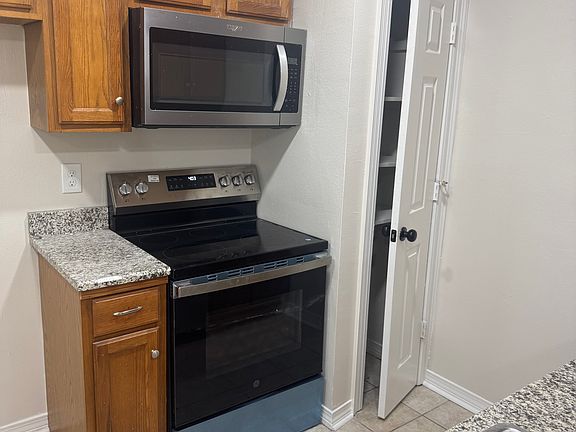 5th image of 932 Ronson Dr