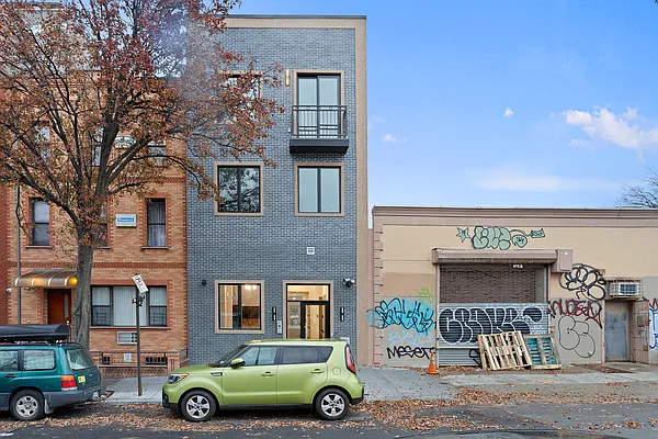 Rented by Safdie Realty Group | media 22