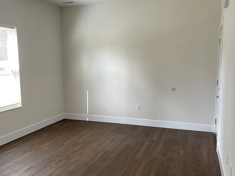 90 Court Yard Ln #9 — Photo 12