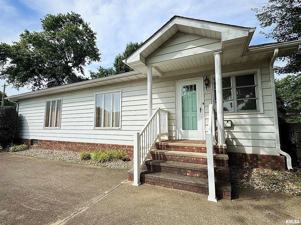 1st image of 208 Baggott St