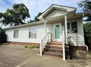 208 Baggott St, Zeigler, IL 62999