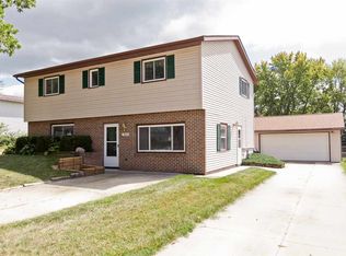 1860 Highland Rd, Ely, IA 52227
