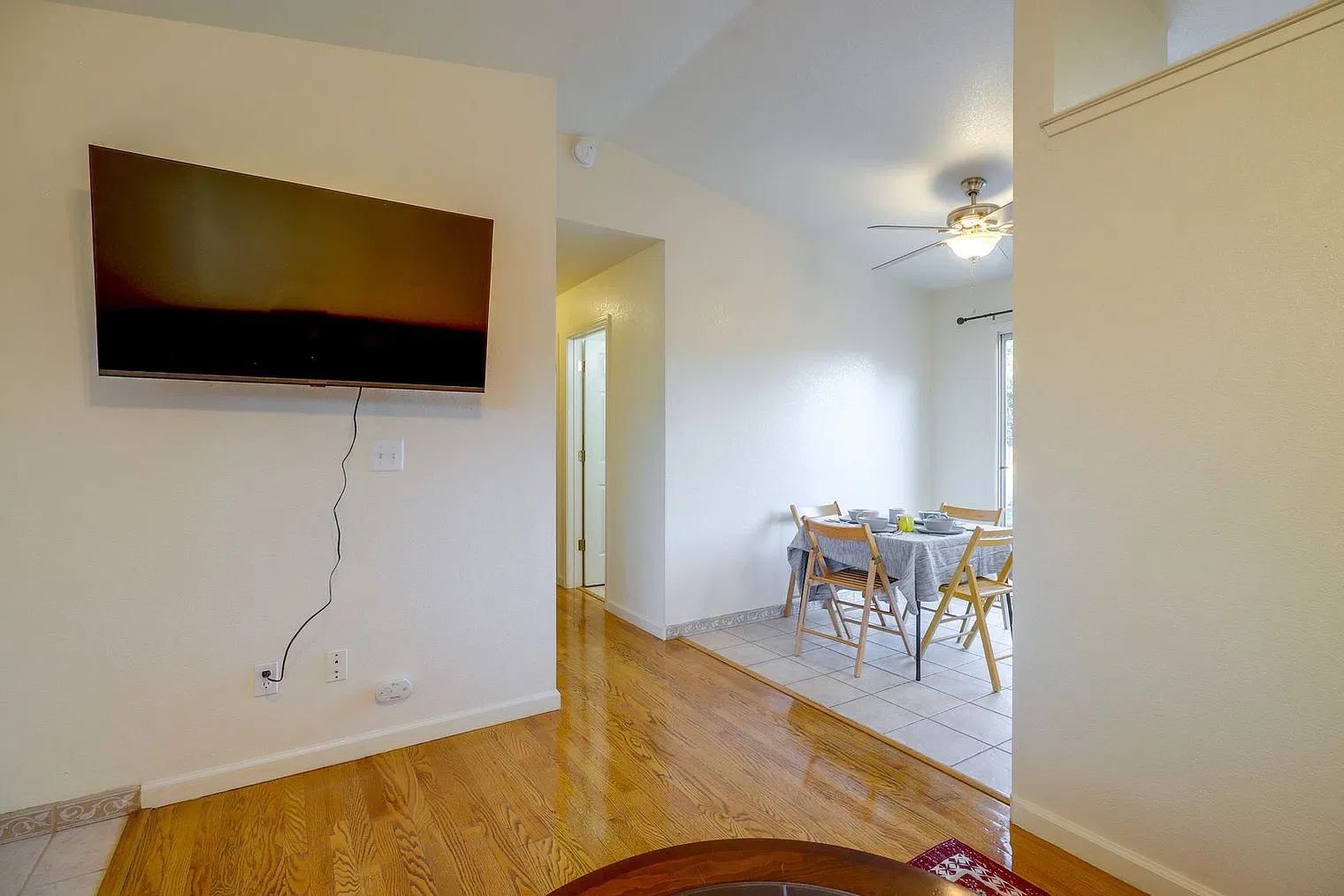 3 bed, 2.0 bath, 893 sqft, $4,257 — Photo 4