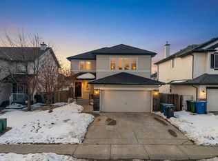 332 E Oakmere Way, Chestermere, AB T1X 1N3