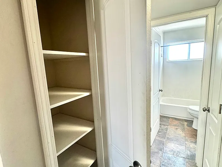 5225 Southwest Ave #206 — Photo 27