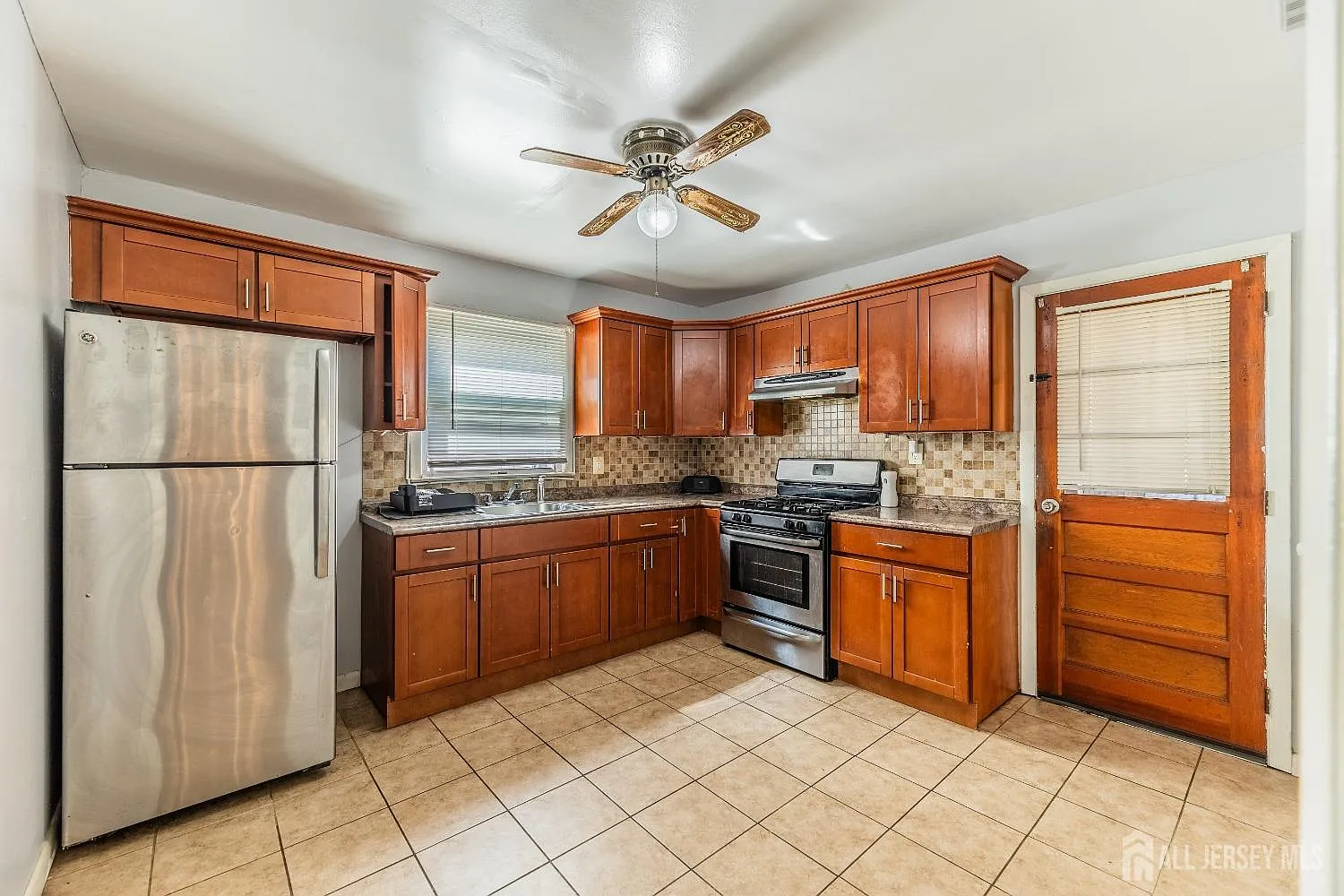 2 bed, 1.0 bath, $2,700 — Photo 4
