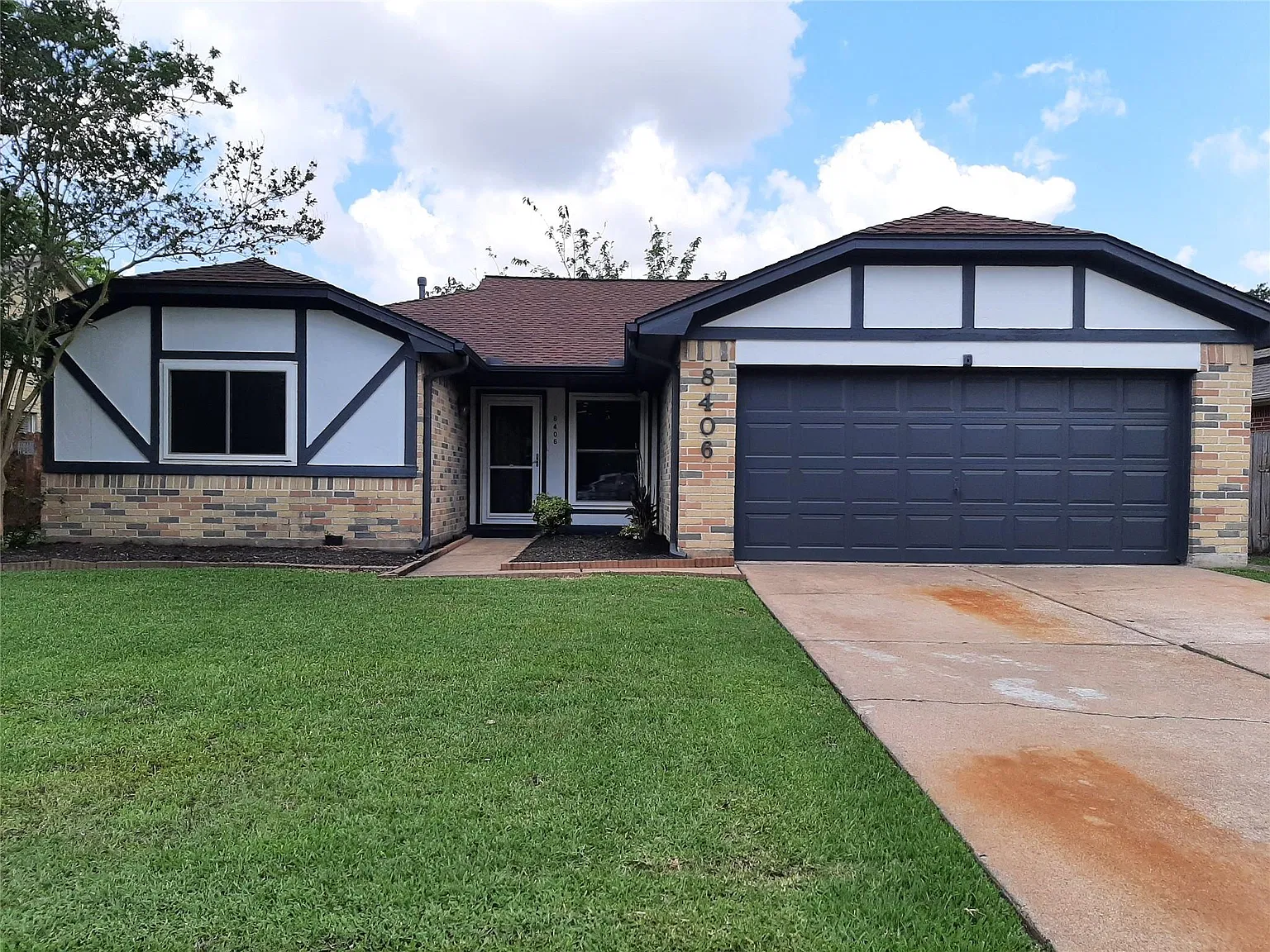3 bed, 2.0 bath, 1586 sqft, $1,950 — Photo 1