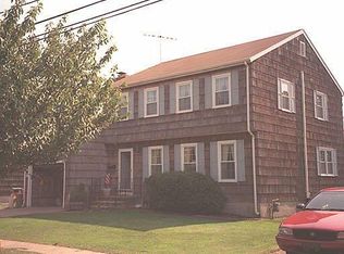 200 Longdean Rd, Fairfield, CT 06430