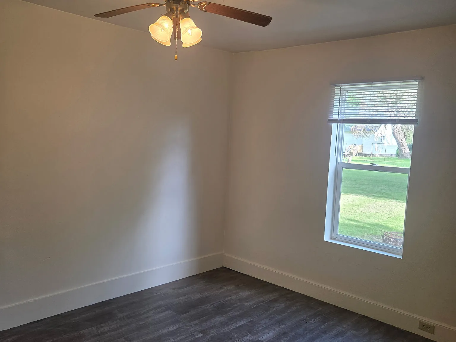 5 bed, $1,650 — Photo 4