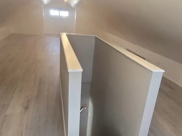 8052 S Saginaw Ave, Chicago, IL 60617