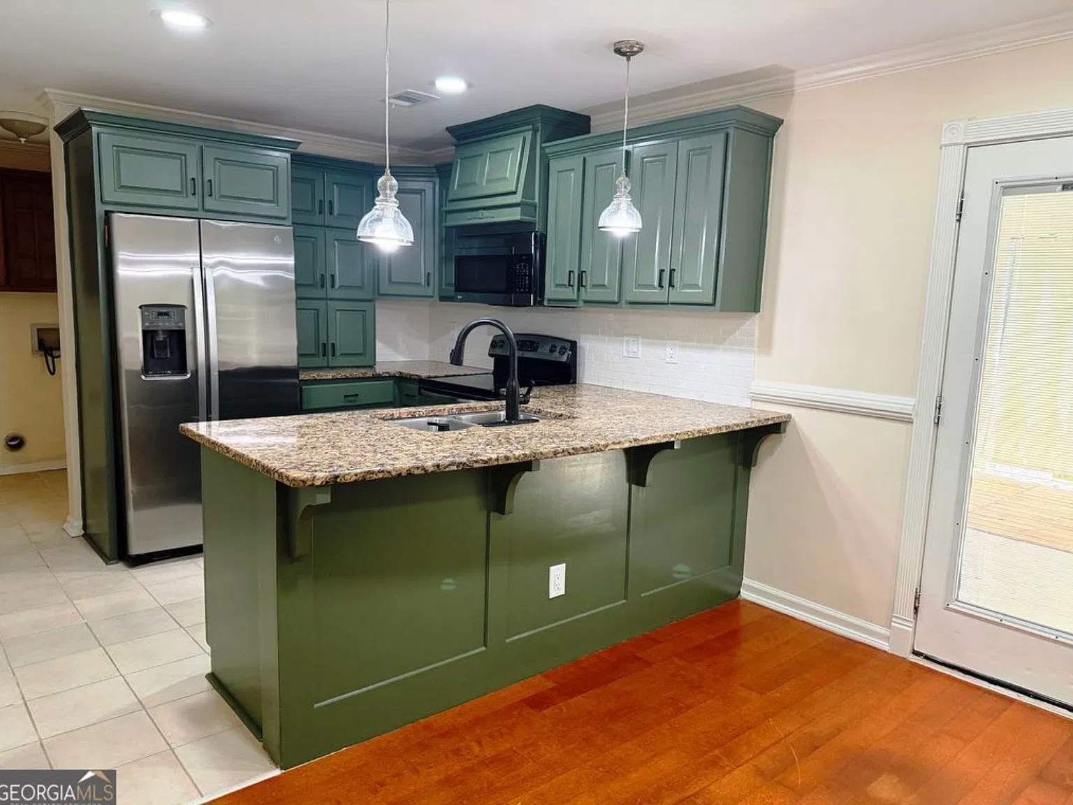 4 bed, 2.5 bath, 1338 sqft, $2,300 — Photo 4