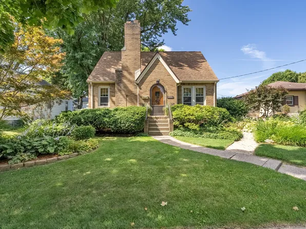 1906 Orange St, Muscatine, IA 52761