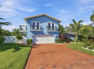528 Key Royale Dr, Holmes Beach, FL 34217