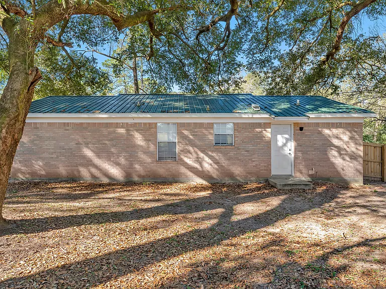 22150 Hill N Dale Dr — Photo 13